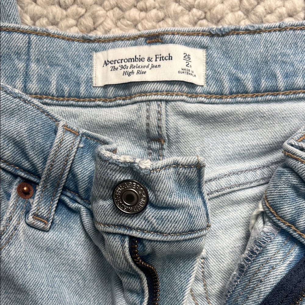 Abercrombie high rise 90s relaxed jeans - Picture 3 of 4